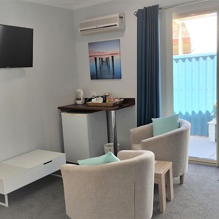Palm Beach Guest House Rockingham Bagian luar foto