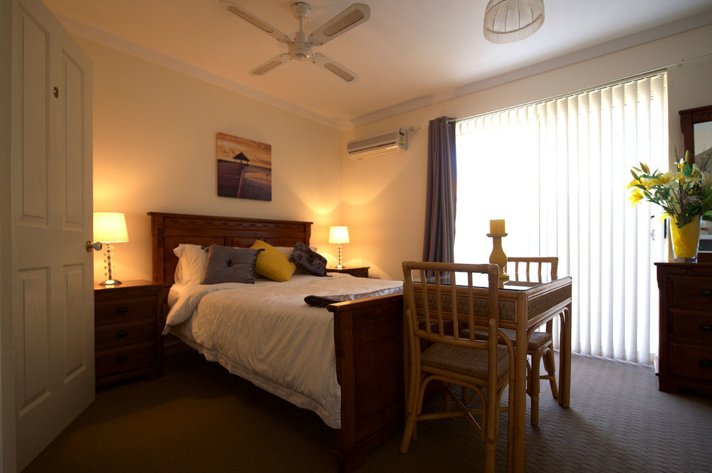 Palm Beach Guest House Rockingham Bagian luar foto