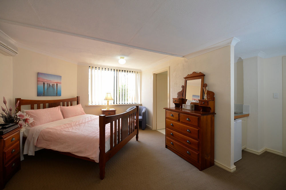 Palm Beach Guest House Rockingham Bagian luar foto