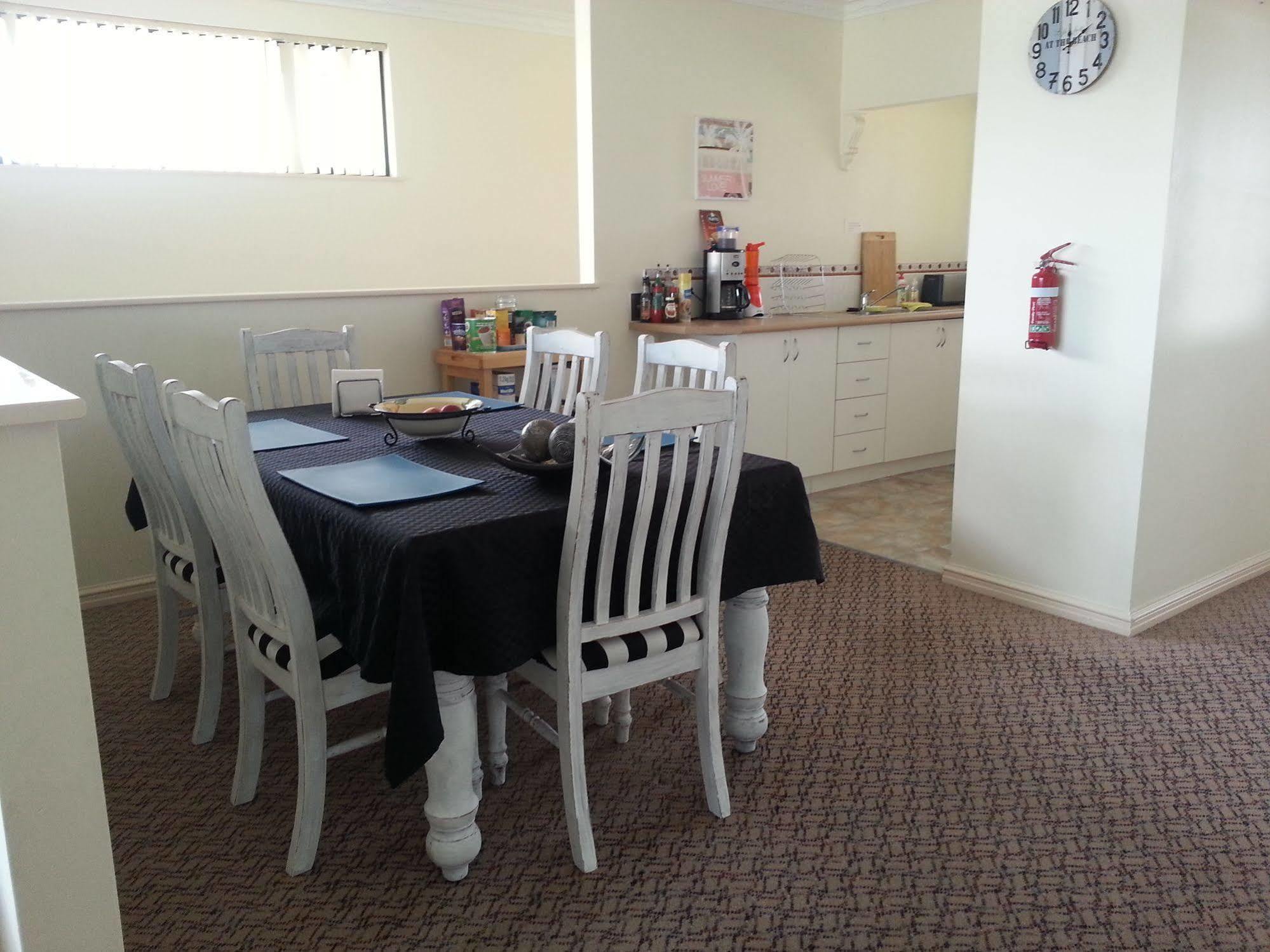 Palm Beach Guest House Rockingham Bagian luar foto