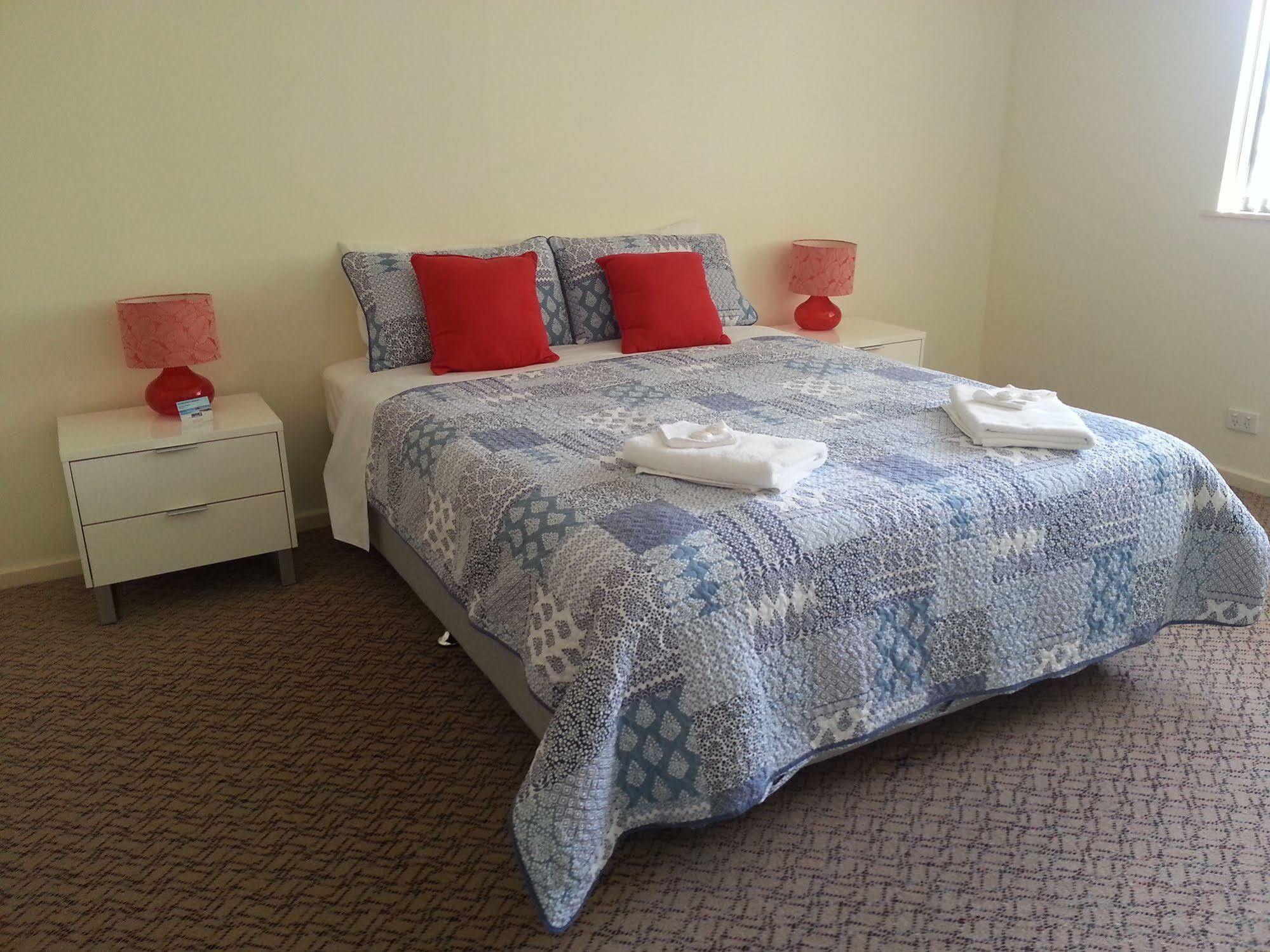 Palm Beach Guest House Rockingham Bagian luar foto