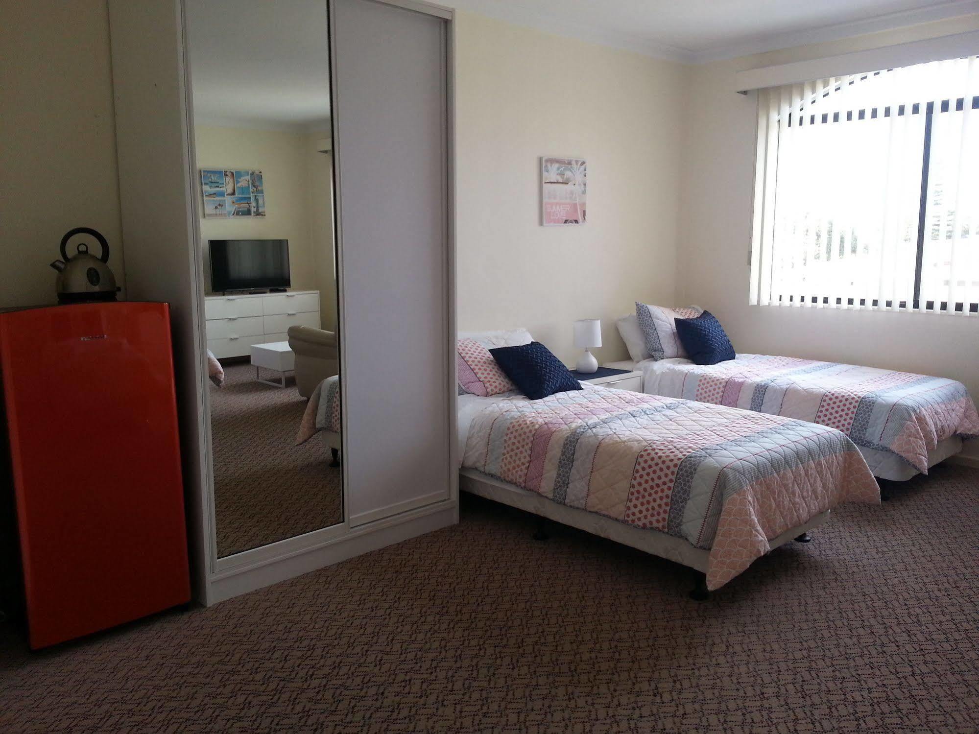 Palm Beach Guest House Rockingham Bagian luar foto